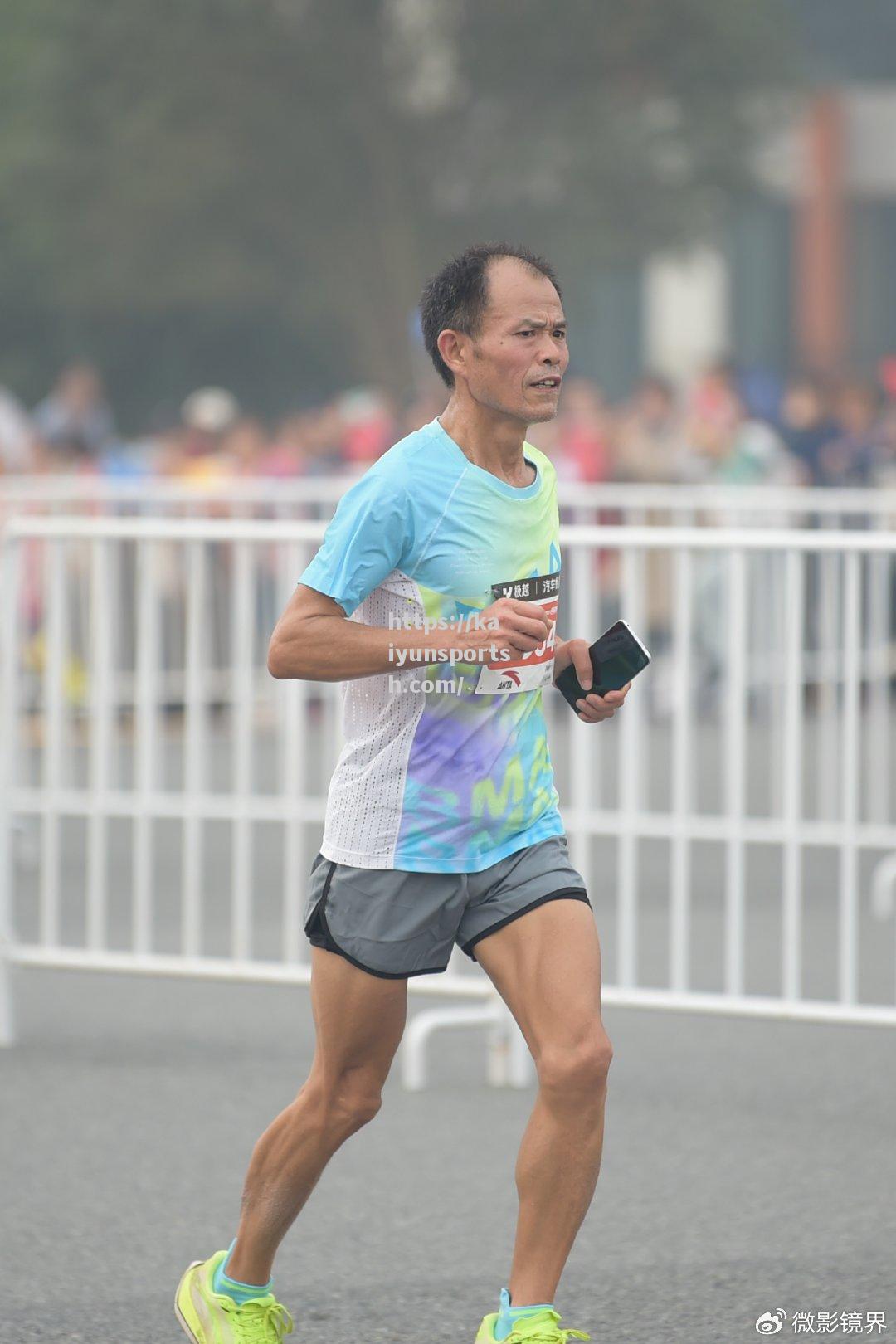 开云体育-荷兰长跑运动员奔跑风采，勇夺第六