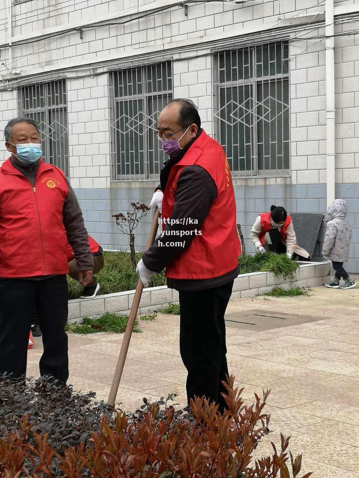 开云体育-尼克斯队球员参加志愿者服务活动